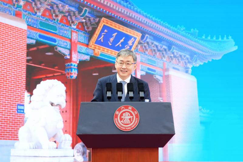 中央军委在北京人民大会堂隆重举行大会